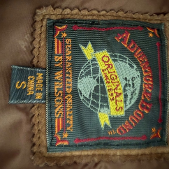 Woman’s leather bomber jacket - Picture 5 of 9